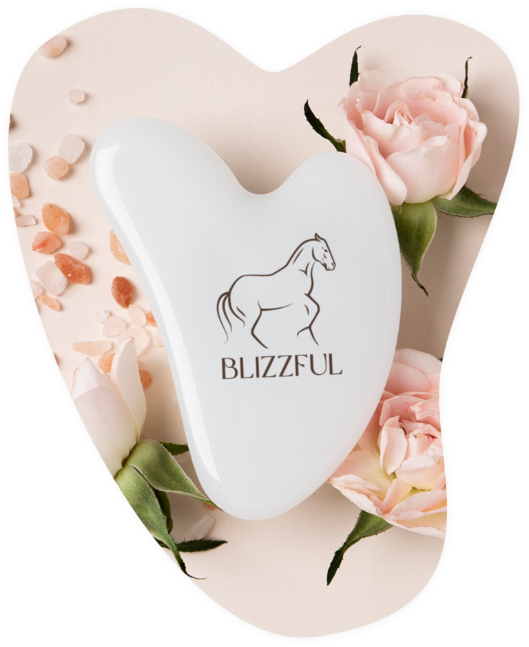 Een GuaSha steen met het Blizzful logo erop