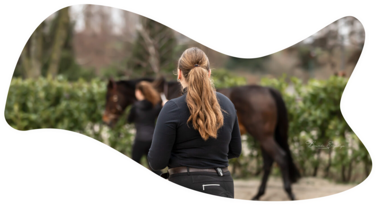 Nina Rootring geeft instructie in de bak / paardentraining bij Blizzful